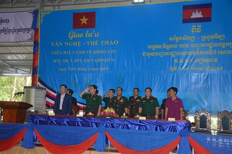 Giao lưu văn nghệ - thể thao Việt Nam và Campuchia