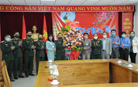 Bộ CHQS tỉnh Lâm Đồng thăm, chúc mừng ngày Thầy thuốc Việt Nam