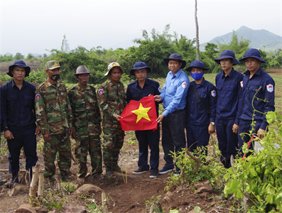 Quy tập được 7 bộ hài cốt liệt sĩ Quân tình nguyện Việt Nam hy sinh tại tỉnh Pailin, Vương quốc Campuchia