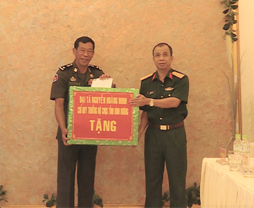 Bộ CHQS tỉnh Bình Dương làm việc với đoàn công tác Tiểu khu Quân sự Kratie, Vương quốc Campuchia
