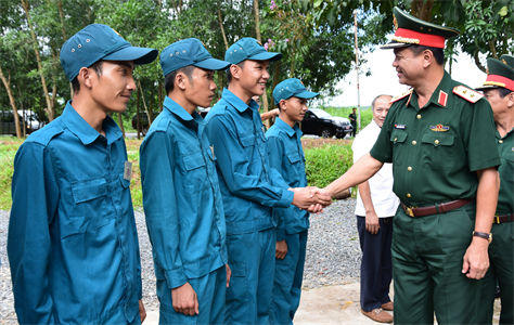 Tư lệnh Quân khu 7 thăm, kiểm tra các đơn vị trên tuyến biên giới tỉnh Bình Phước