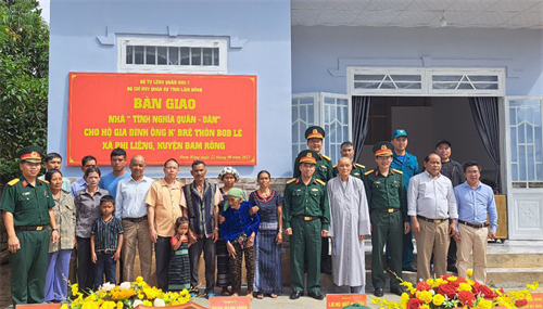Bàn giao nhà tình nghĩa quân – dân tại huyện Đam Rông, tỉnh Lâm Đồng