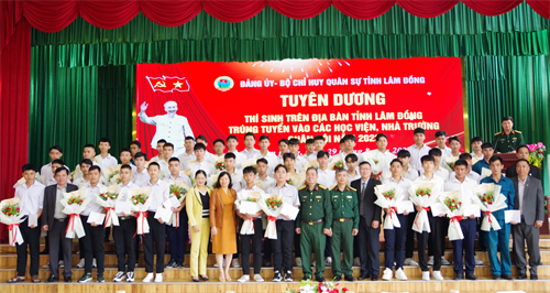 Bộ CHQS tỉnh Lâm Đồng tuyên dương thí sinh trúng tuyển vào các học viện, nhà trường Quân đội năm 2023