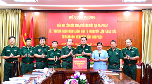 Thượng tướng Võ Minh Lương kiểm tra tại Bộ đội Biên phòng Bình Phước
