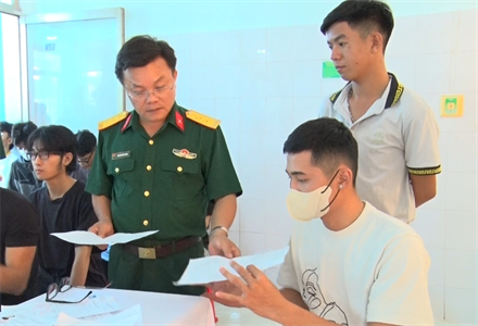 Thị xã Bến Cát khám sức khỏe cho hơn 680 thanh niên chuẩn bị thực hiện nghĩa vụ quân sự