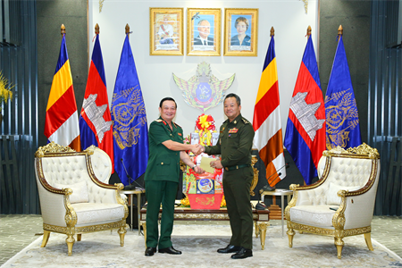 Trung tướng Trần Hoài Trung, Bí thư Đảng ủy, Chính ủy Quân khu chúc Tết các đơn vị Quân đội Hoàng gia Campuchia