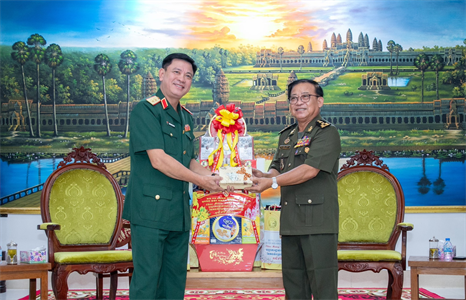 Trung tướng Nguyễn Trường Thắng chúc tết Chol Chnam Thmay Bộ Tư lệnh Quân khu 4, Quân đội Hoàng gia Campuchia