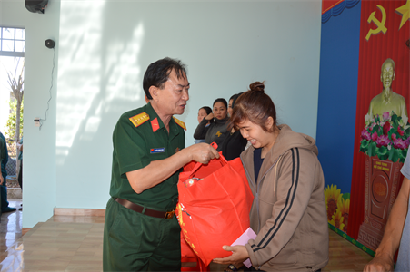 Bộ Quốc phòng, Bộ Tư lệnh Quân khu tặng quà tại tỉnh Bình Phước