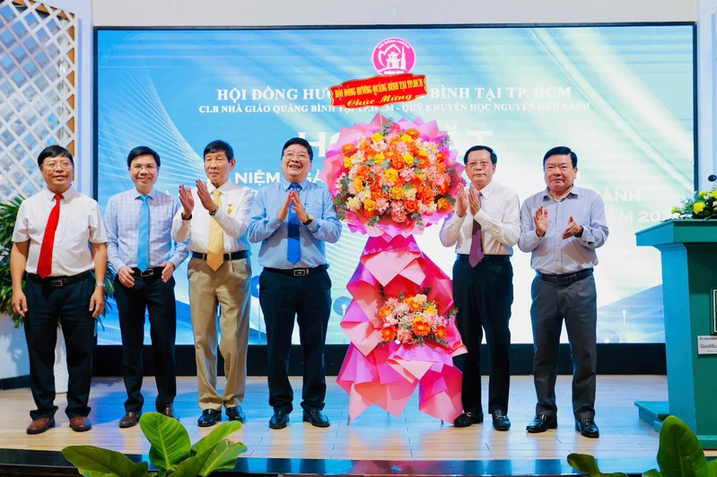 CLB Nhà giáo Quảng Bình tại Thành phố Hồ Chí Minh họp mặt Ngày Nhà giáo Việt Nam
