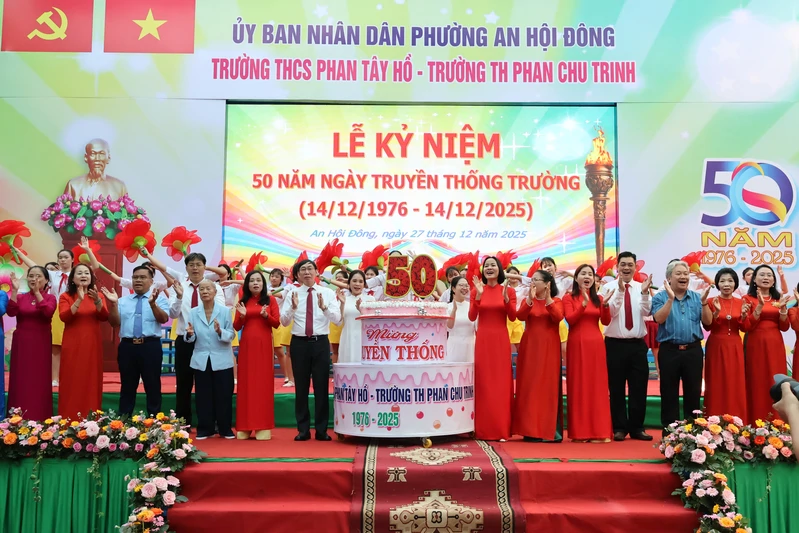 Kỉ niệm 50 năm thành lập Trường THCS Phan Tây Hồ và Trường Tiểu học Phan Chu Trinh