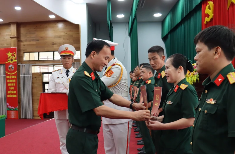 Bộ CHQS tỉnh Đồng Nai: Công bố quyết định tổ chức lại, ban hành biểu tổ chức biên chế Ban CHQS cấp xã