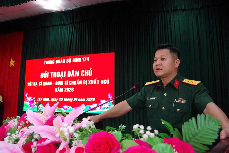 Trung đoàn 174 (Bộ CHQS tỉnh Tây Ninh) đối thoại dân chủ với hạ sĩ quan, binh sĩ chuẩn bị xuất ngũ