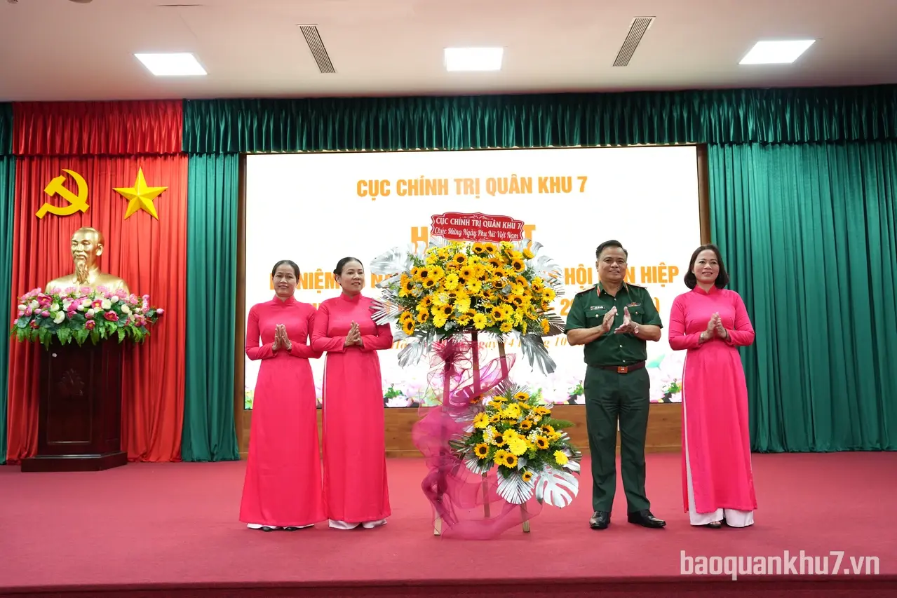 Cục Chính trị Quân khu gặp mặt kỷ niệm ngày Phụ nữ Việt Nam