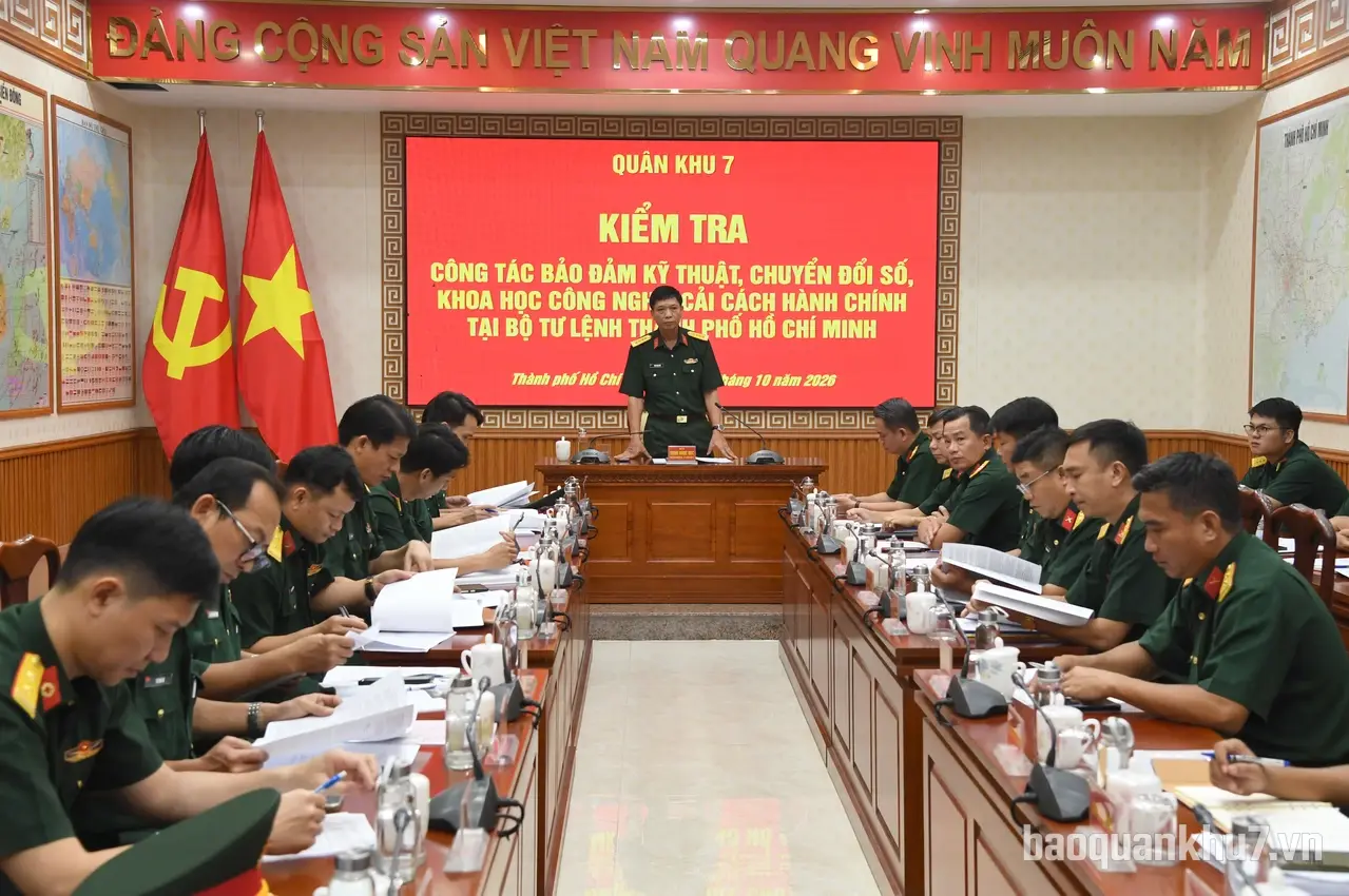 Quân khu 7 kiểm tra công tác bảo đảm kỹ thuật, chuyển đổi số và khoa học công nghệ tại các đơn vị, địa phương