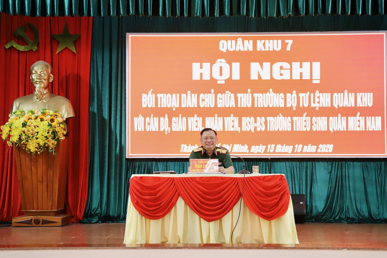 Thủ trưởng Bộ Tư lệnh Quân khu 7 đối thoại dân chủ với cán bộ, giáo viên Trường Thiếu sinh quân miền Nam
