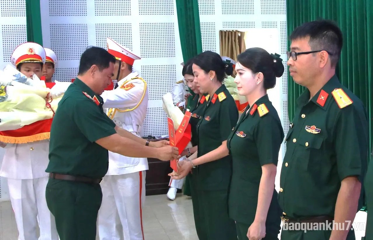 Quân khu 7: Trao quyết định tuyển dụng QNCN Phân hiệu 1, Trường Thiếu sinh quân miền Nam