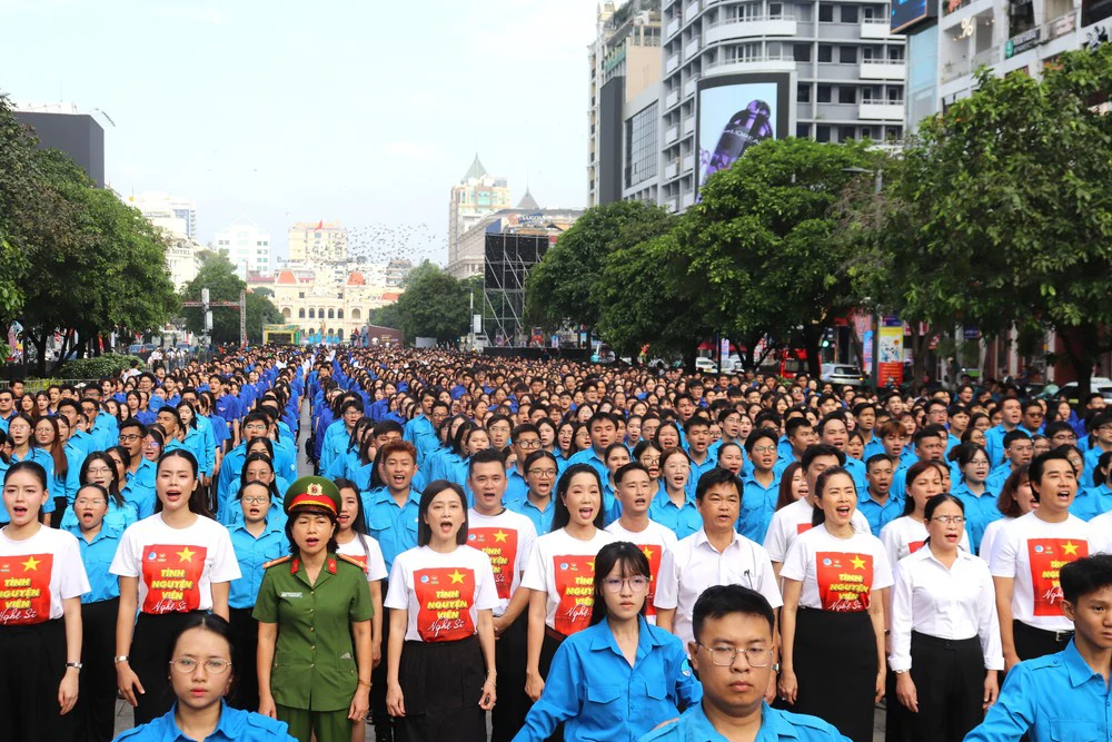 Đoàn viên, thanh niên TPHCM đồng ca ca khúc “Lên Đàng”
