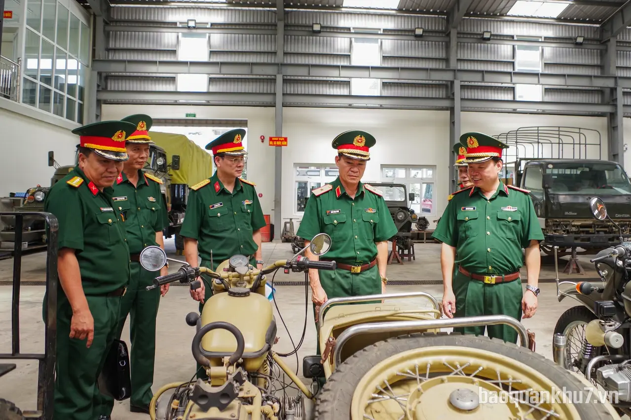Bộ Quốc phòng kiểm tra công tác bảo đảm kỹ thuật, chuyển đổi số, khoa học công nghệ và cải cách thủ tục hành chính tại Quân khu 7 