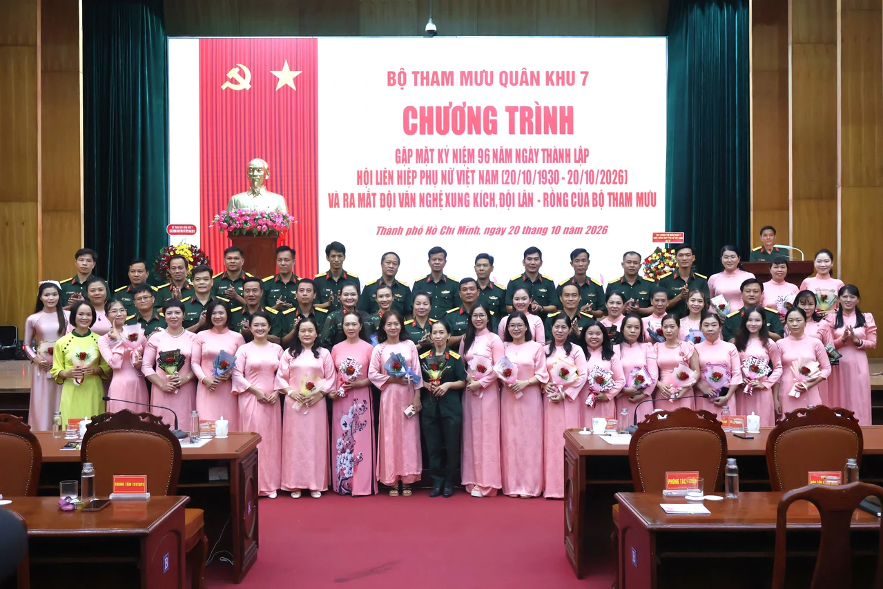 Bộ Tham mưu Quân khu gặp mặt kỷ niệm 96 năm thành lập Hội Liên hiệp Phụ nữ Việt Nam và ra mắt Đội văn nghệ xung kích, Đội Lân – Rồng Bộ Tham mưu