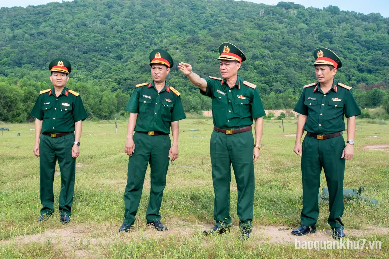 Bộ Tư lệnh Quân khu kiểm tra kết quả thực hiện nhiệm vụ quân sự - quốc phòng Bộ Tư lệnh Thành phố Hồ Chí Minh. 