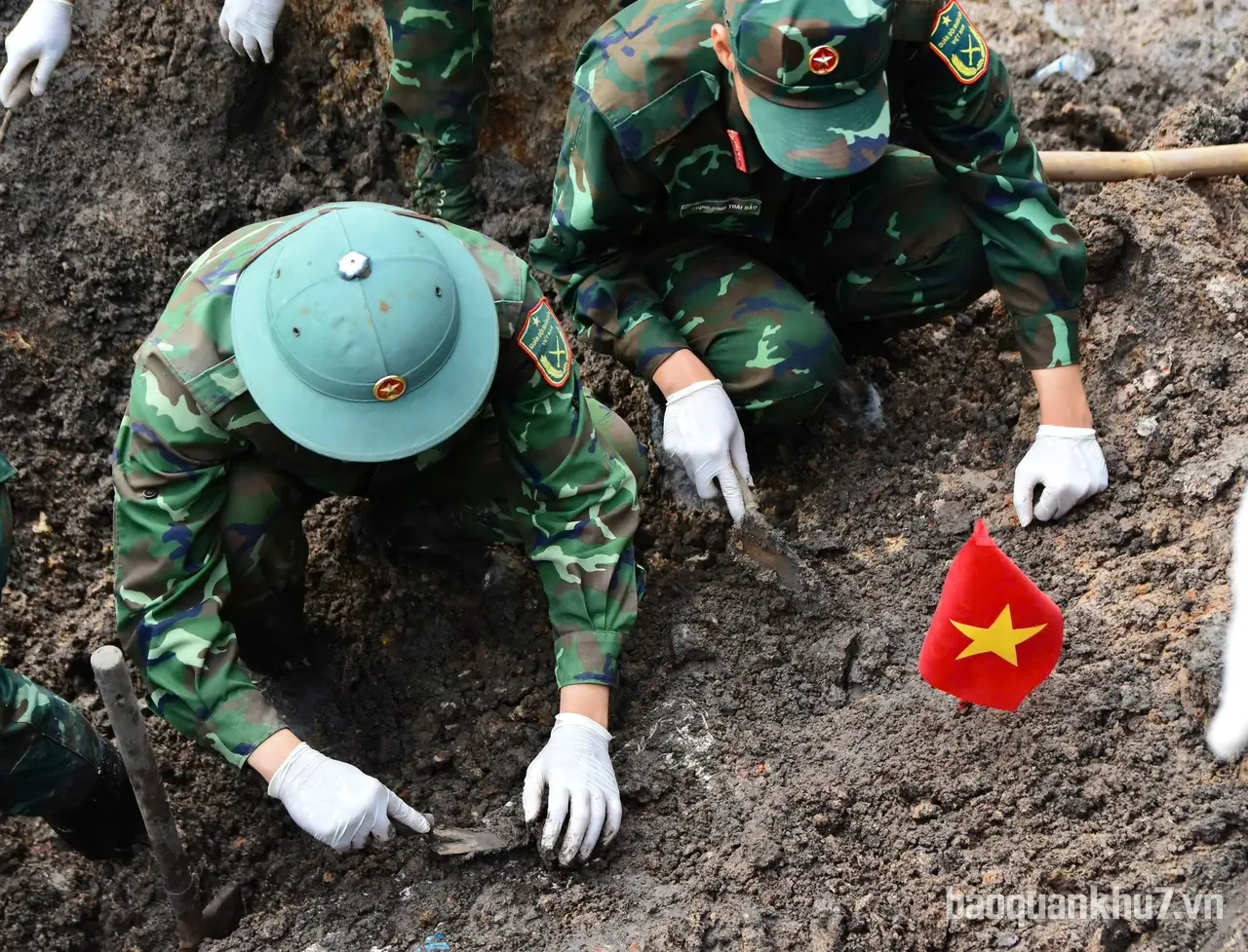 Tìm thấy thêm 5 hài cốt liệt sĩ tại công viên Lê Thị Riêng trong ngày 4/10
