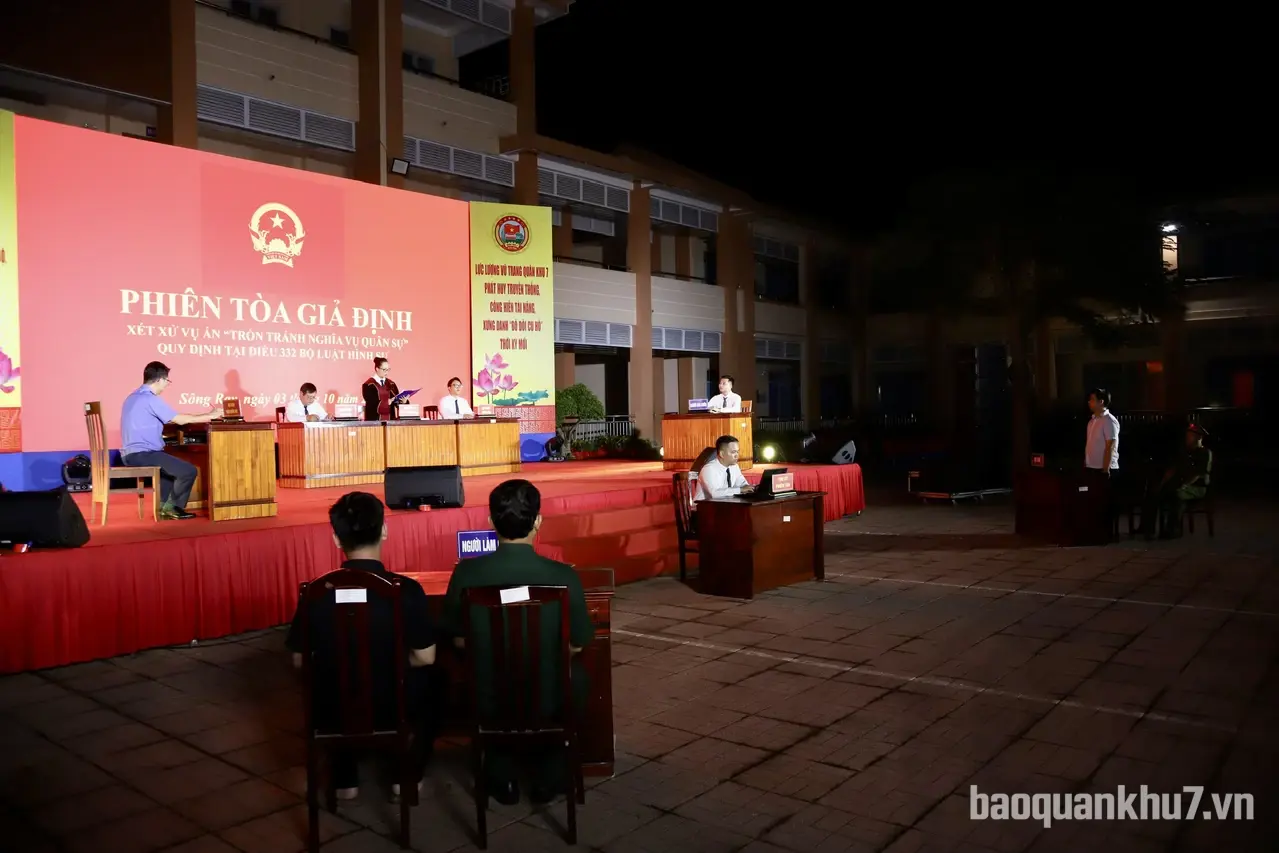 Quân khu 7 làm công tác dân vận, tuyên truyền pháp luật tại xã Sông Ray