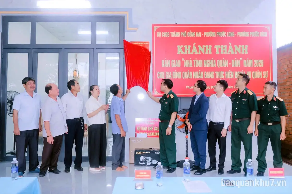 Bộ CHQS thành phố Đồng Nai phối hợp khánh thành, bàn giao “Nhà nghĩa tình quân – dân” 