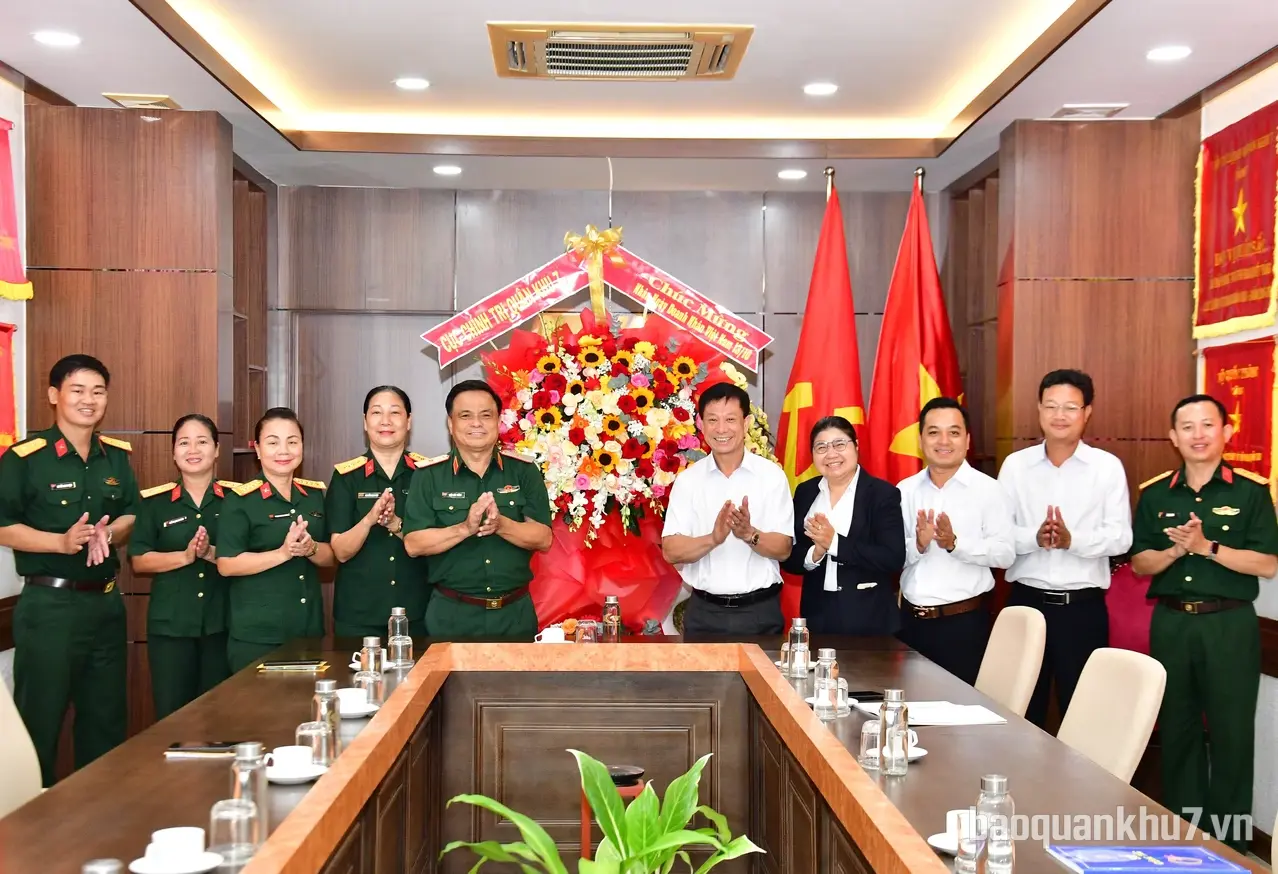 Cục Chính trị Quân khu 7 chúc mừng ngày Doanh nhân Việt Nam 13/10
