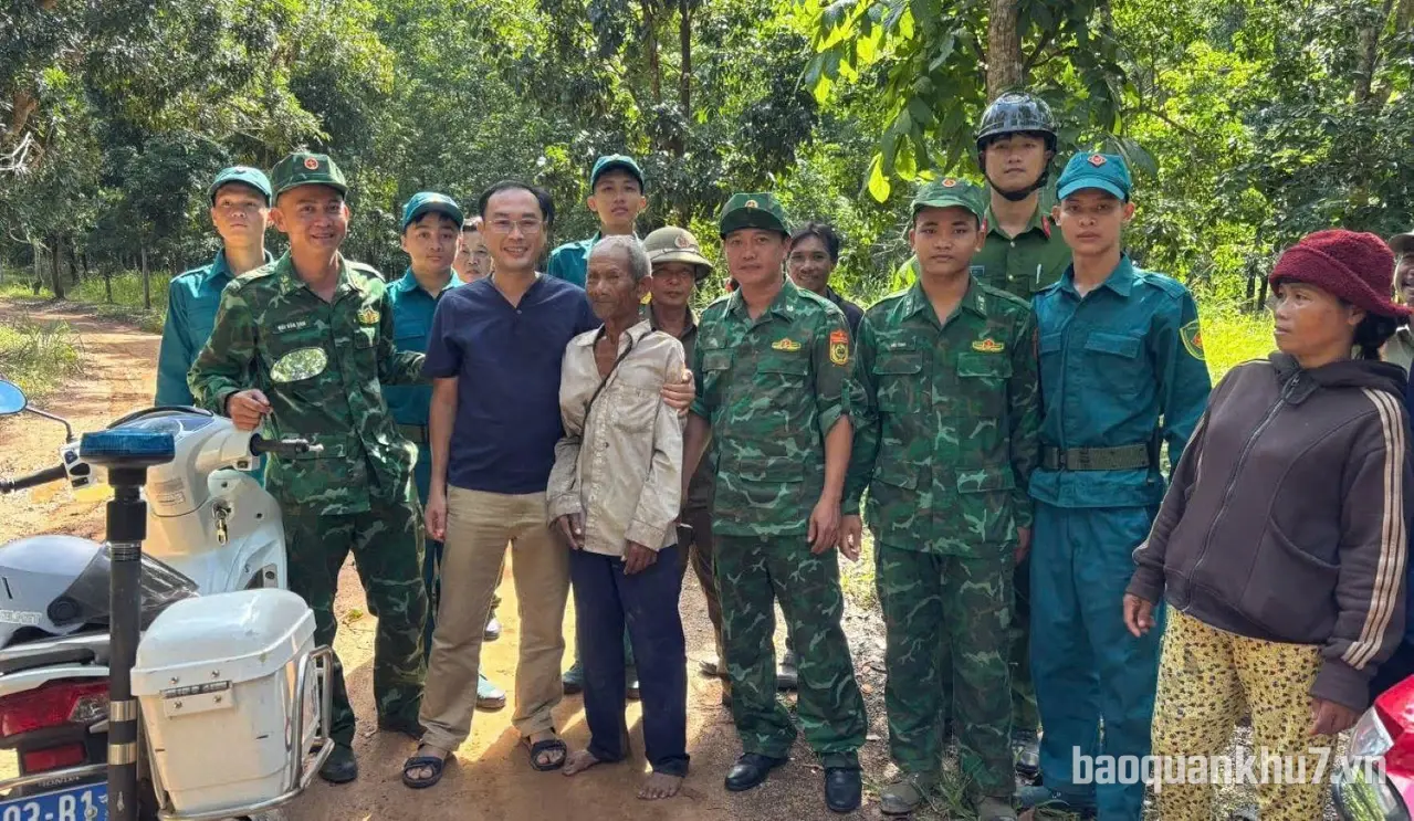Ban CHQS xã Lộc Thành, Bộ CHQS thành phố Đồng Nai phối hợp tìm kiếm người dân bị lạc trong rừng