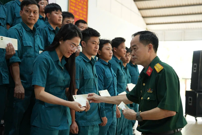 Những tình cảm ấm áp trong dịp Tết tại Trường Quân sự Quân khu 7
