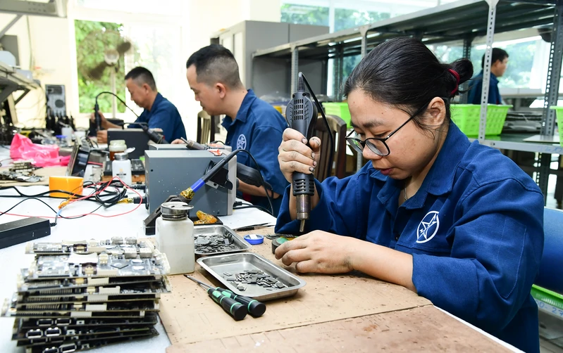 Mùa xuân của người lính thợ thông tin Z755