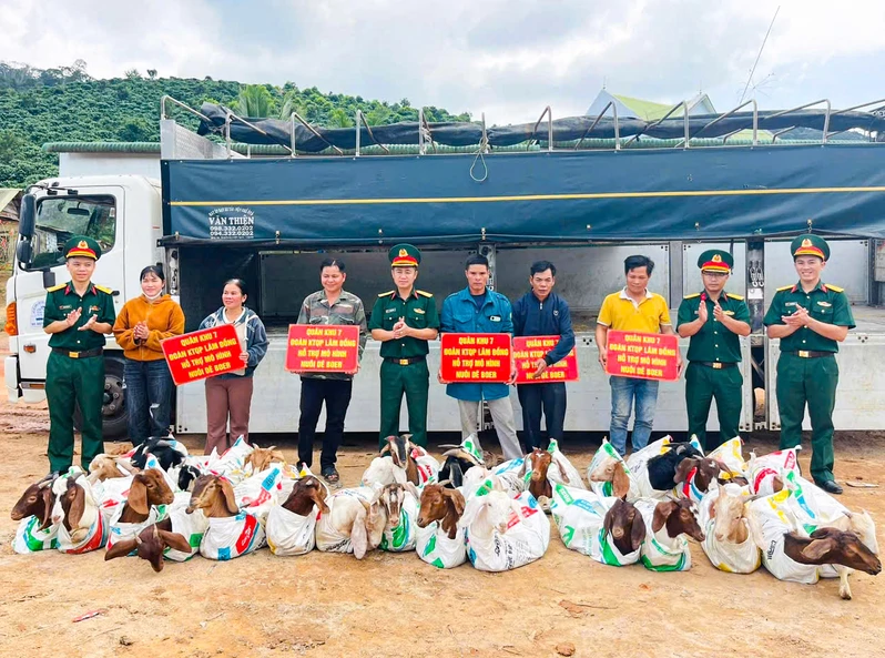 Mang Tết đến với đồng bào vùng sâu vùng xa