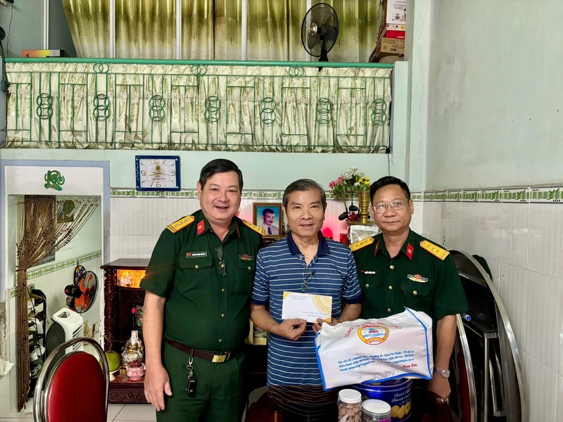 Tòa án Quân sự Quân khu 7 thăm hỏi, chúc tết cán bộ hưu trí và các cơ quan, đơn vị trên địa bàn phường Xuân Hòa nhân dịp Xuân 2026