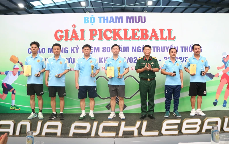 Sôi nổi Giải Pickleball kỷ niệm 80 năm Ngày truyền thống Bộ Tham mưu Quân khu 7