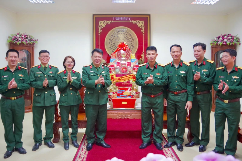 Bộ Tư lệnh Binh đoàn 16 chúc Tết Học viện Lục quân và Bộ CHQS tỉnh Lâm Đồng