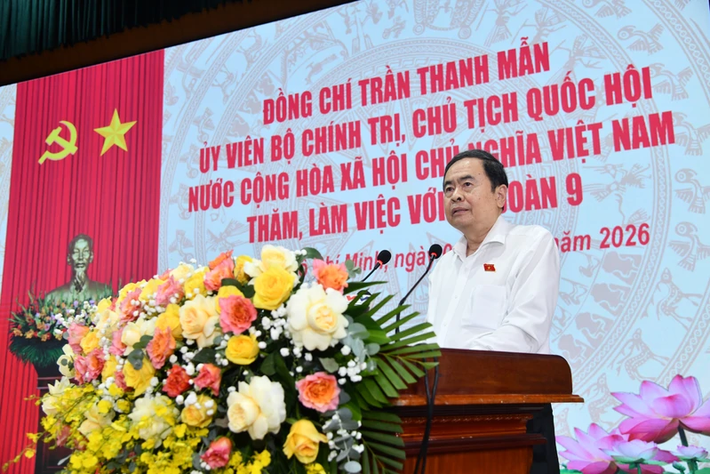 Chủ tịch Quốc hội thăm, làm việc với Sư đoàn 9
