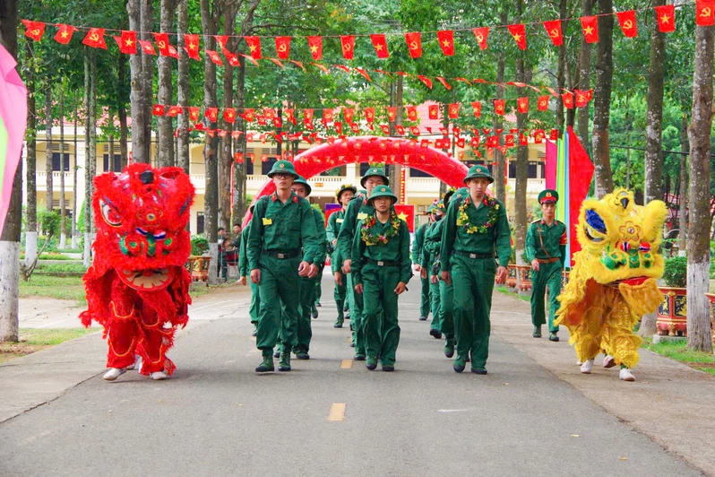 Trung đoàn 271 đón chiến sĩ mới trang trọng, chu đáo