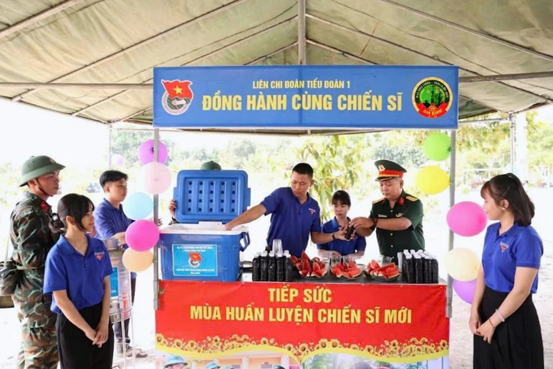 Sôi nổi hoạt động tiếp sức mùa huấn luyện tại Tiểu đoàn 1, Trung đoàn Gia Định
