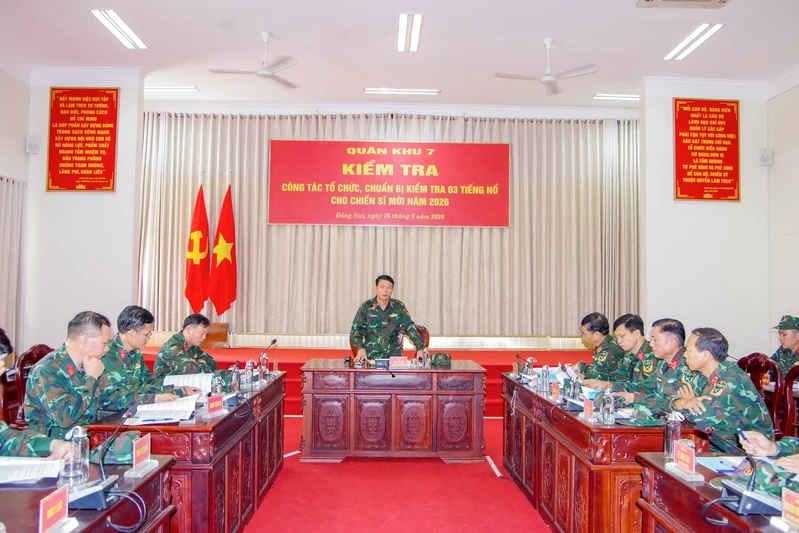 Quân khu 7 kiểm tra công tác chuẩn bị kiểm tra “3 tiếng nổ” cho chiến sĩ mới tại Lữ đoàn 26 và Sư đoàn 309