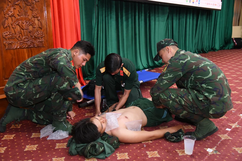 Nâng cao hiệu quả phòng, chống say nắng say nóng cho bộ đội