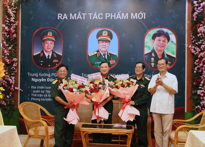 Những trang sách đi ra từ chiến tranh
