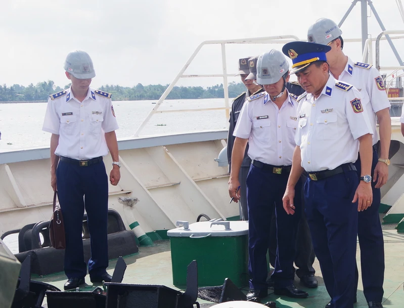 Bộ Tư lệnh Vùng Cảnh sát biển 3 kiểm tra các tàu thực hiện nhiệm vụ sửa chữa tại nhà máy