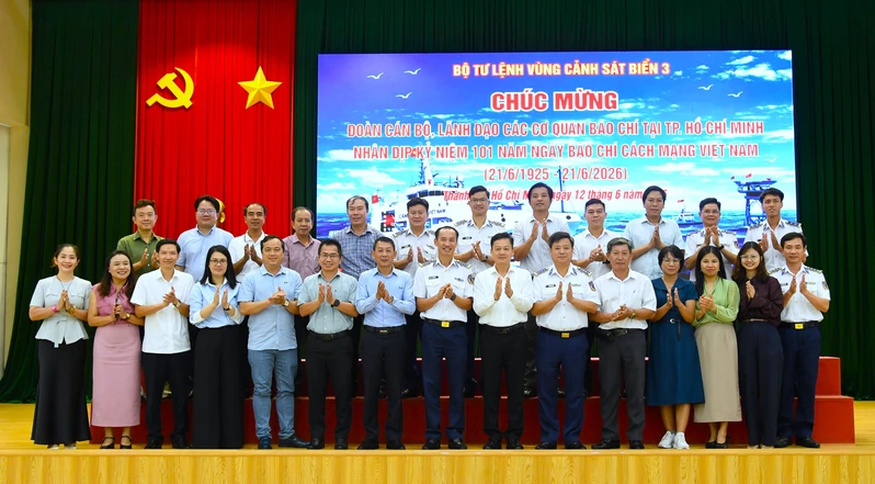 Bộ Tư lệnh Vùng Cảnh sát biển 3 gặp mặt các cơ quan báo chí đến tham quan, tìm hiểu thực tế tại đơn vị