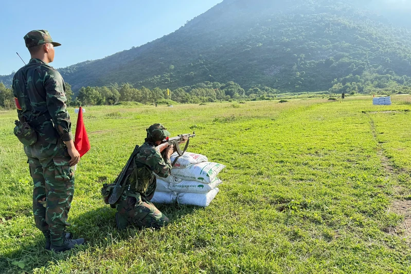 Bộ CHQS tỉnh Tây Ninh kiểm tra bắn đạn thật và diễn tập chiến thuật cho các đại đội