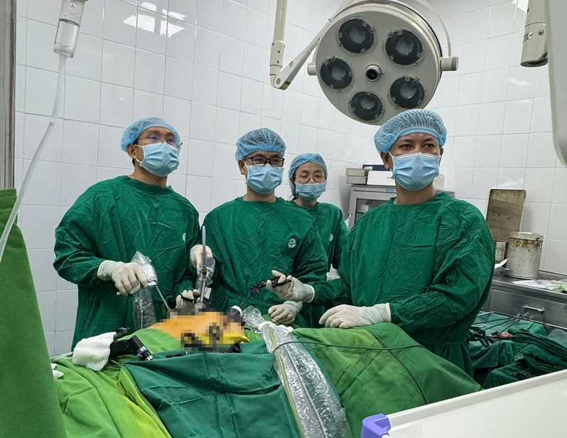 Phẫu thuật nội soi thành công cắt thân - đuôi tụy do u nang nhầy tụy kích thước lớn
