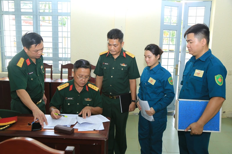 Quân khu 7 kiểm tra kết quả thực hiện nhiệm vụ quân sự, quốc phòng Bộ CHQS thành phố Đồng Nai và Lữ đoàn 25