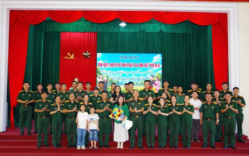 Trung đoàn 5 sinh hoạt chuyên đề nhân Ngày Gia đình Việt Nam