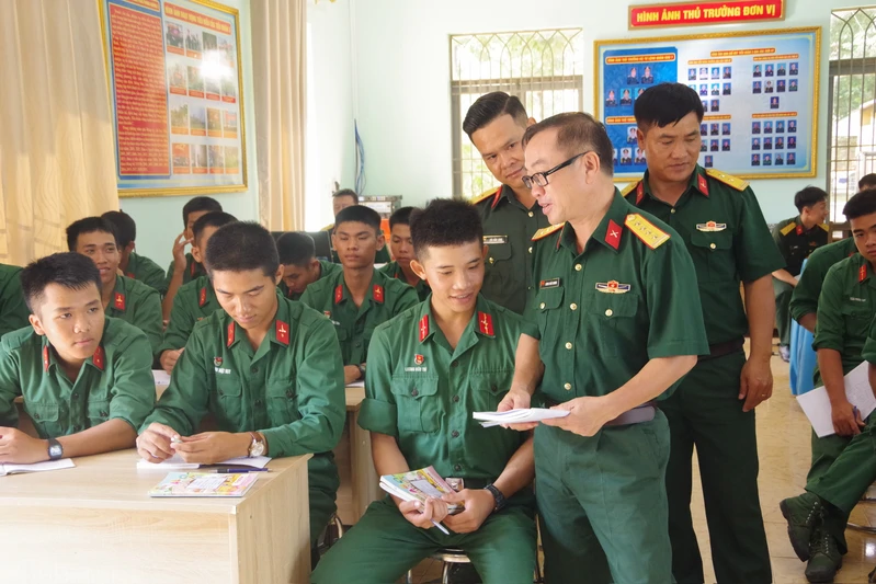 Để giờ học chính trị thành diễn đàn trao đổi bổ ích
