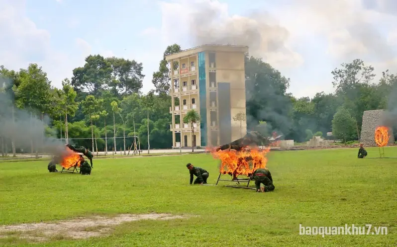 Tiểu đoàn 60 trình diễn kỹ - chiến thuật đặc công 