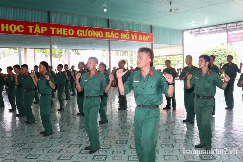 Các vũ điệu sinh hoạt tập thể góp phần nâng cao đời sống văn hóa tinh thần của bộ đội